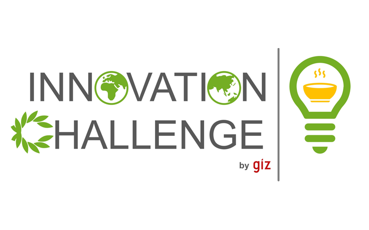 Das Banner zeigt "Innovation Challenge" mit einem Globus und einer Glühbirne, die eine dampfende Schale darstellt.