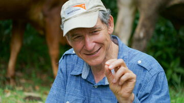 Tony Renaudo explains his FMNR method in Ethiopia © World Vision