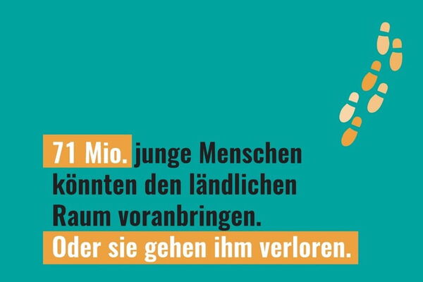 Ein grüner Hintergrund zeigt den Text über junge Menschen, die ländliche Räume beeinflussen, mit Fußabdruckgrafiken.